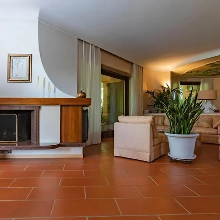 Near Arona Villa Dormelletto