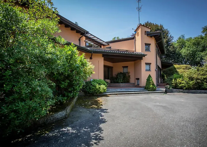 Near Arona ヴィラ ドルメッレット