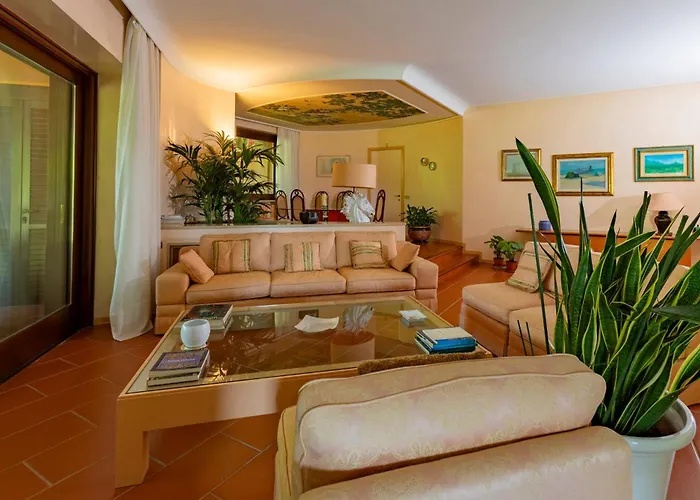 ヴィラ Near Arona ドルメッレット