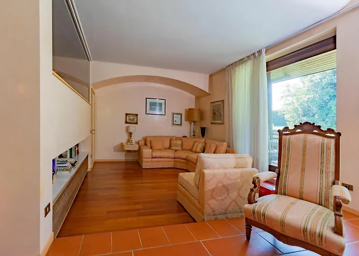 ヴィラ Near Arona