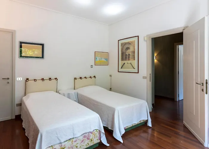 Near Arona ヴィラ ドルメッレット